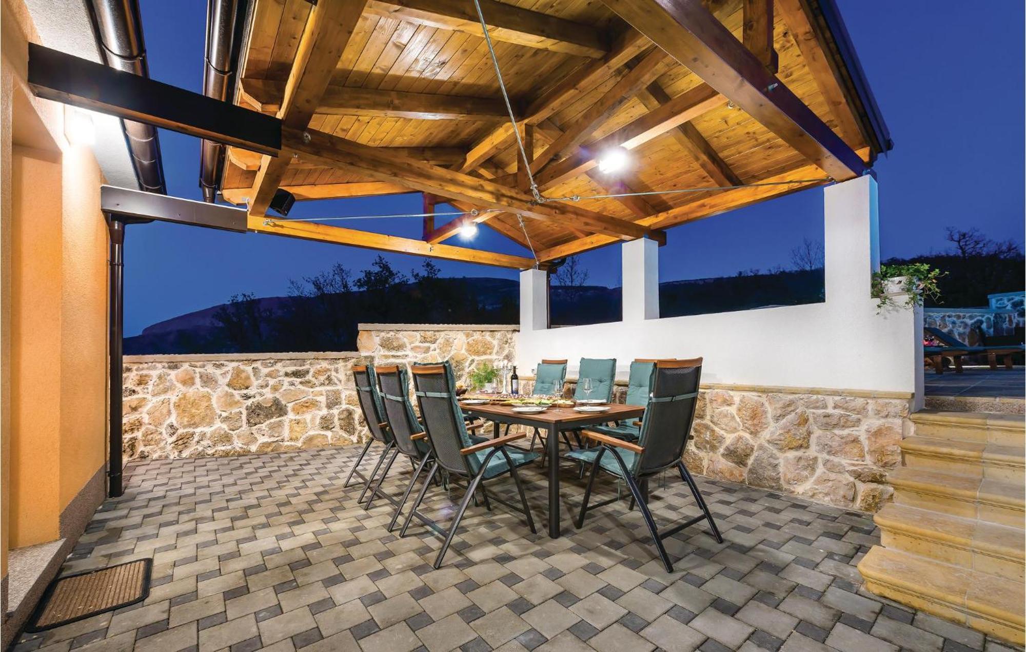 4 Bedroom Pet Friendly Home In Drniš Kültér fotó